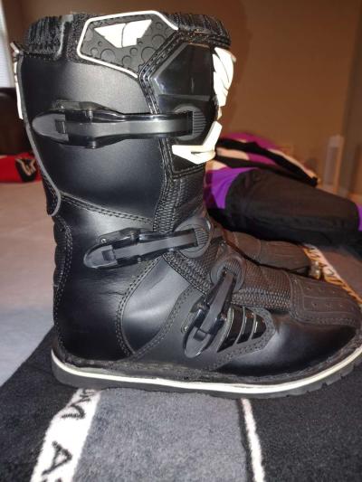 Motorcycle Jackets and Boots - Thumbnail 4