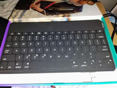 Logitech KeystoGo 92000698 Ultra Portable Bluetooth keyboard - Thumbnail 3