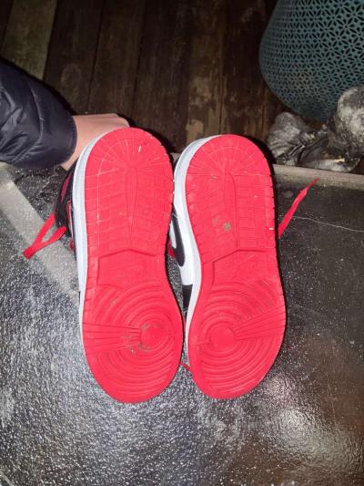 Nike Jordan 1 zise 5 they do have creases and are clean - Thumbnail 4