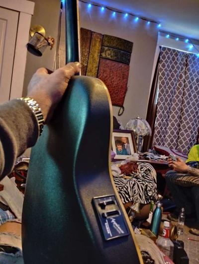 acoustic guitar - Thumbnail 2