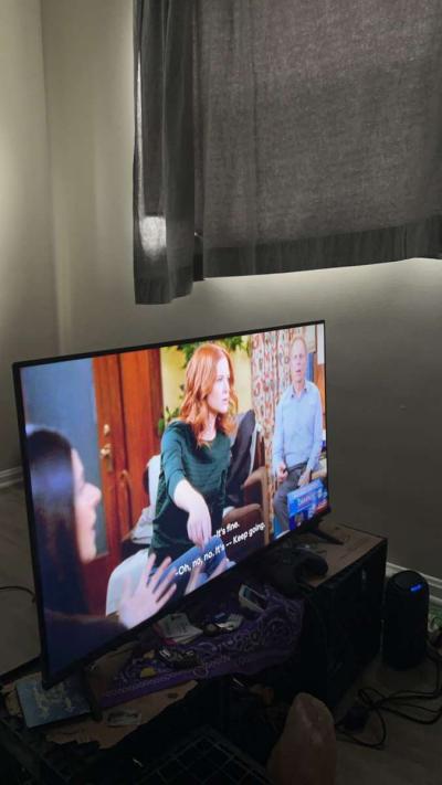 40 inch Smart Tv - Thumbnail 4