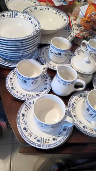 vajilla 29piesasx65 - Adelanto, California