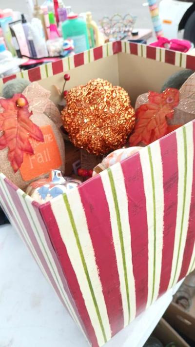 Halloween ornament all for 35 in perfect condition - Thumbnail 4