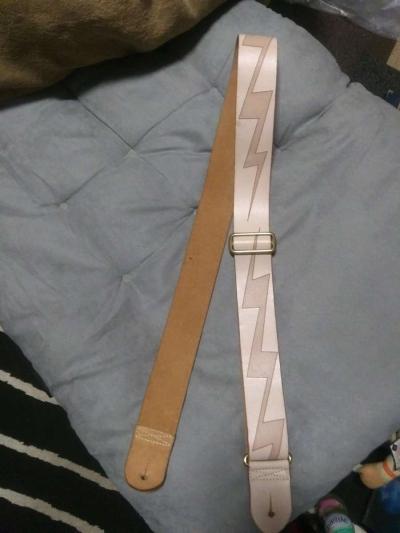 Lighting bolt leather guitar strap - Thumbnail 2