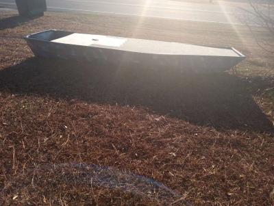 John boat - Thumbnail 3