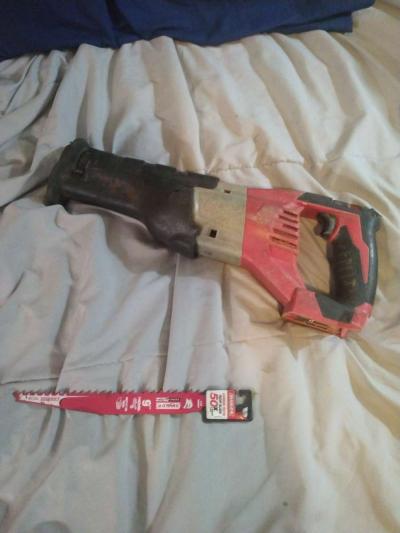 Milwaukee cordless sawzall - Thumbnail 4