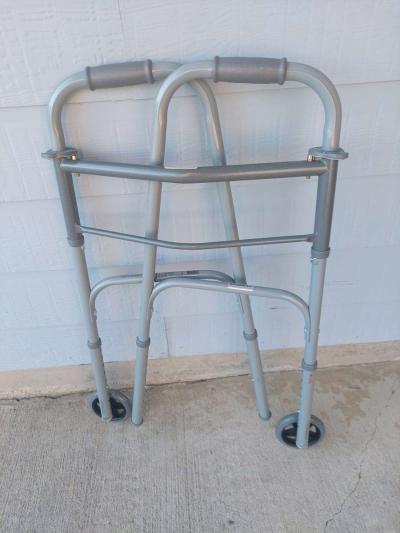 adult walker - Thumbnail 3