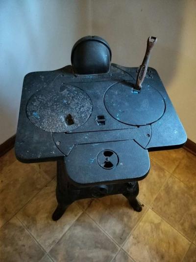 vintage cast iron wood burning Stove - Thumbnail 2