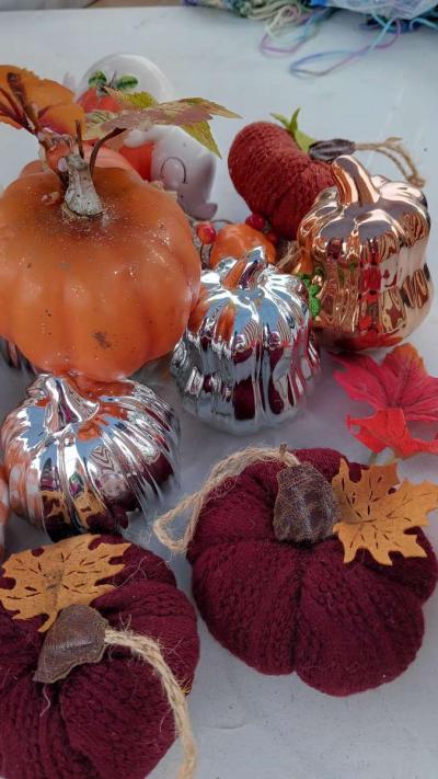 Halloween ornament all for 35 in perfect condition - Thumbnail 2