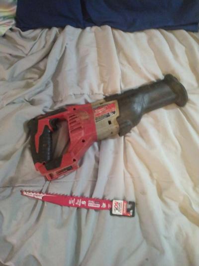 Milwaukee cordless sawzall - Thumbnail 3