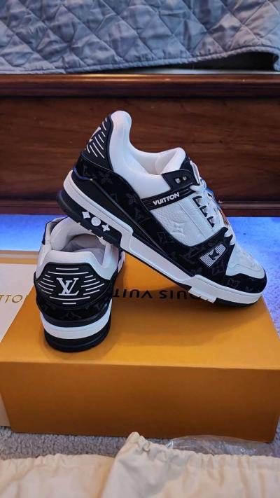 Black and White Louis Vuitton Trainers size 11 men - Thumbnail 2