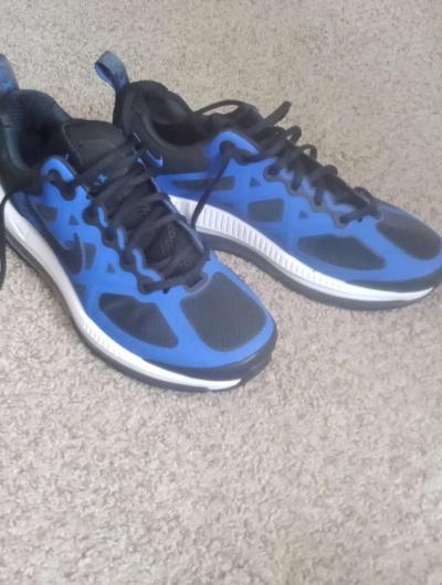 Nike Size 9 Air Max shoes