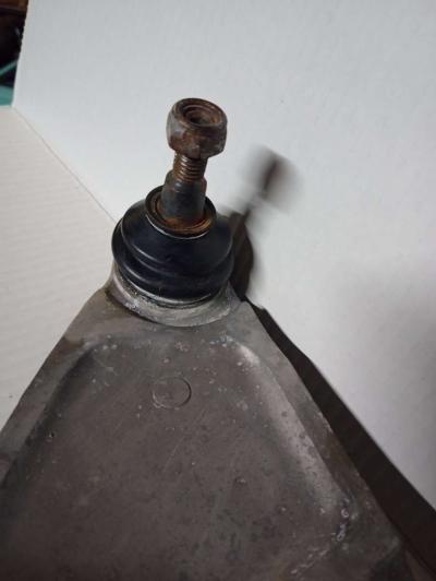 lower control arm 07 Buick lucerne - Thumbnail 2