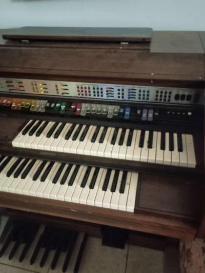 Pianos - Thumbnail 2