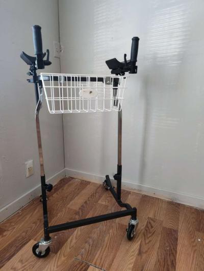 caminador de adulto - Thumbnail 3