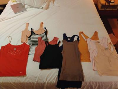 10 female tops M - Thumbnail 2