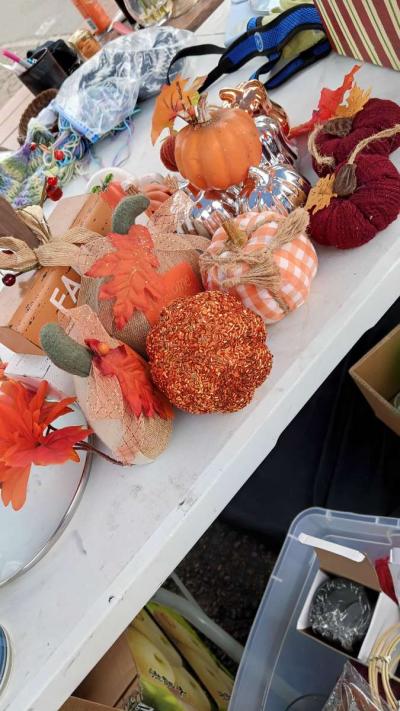 Halloween ornament all for 35 in perfect condition - Thumbnail 3