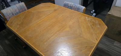 Dinner table - Thumbnail 3