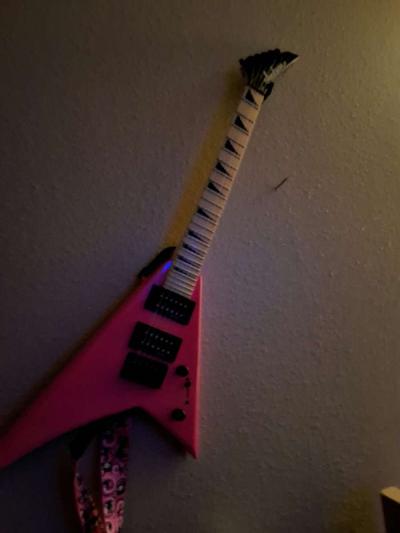 Jackson Electric guitar almost new Barbie Pink - Thumbnail 4