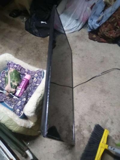 43inch Vizio Smart tv - Thumbnail 4