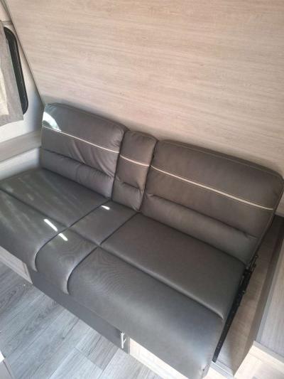 Catalina camper with bunkbeds slidout boughtit new use 3 tim - Thumbnail 4