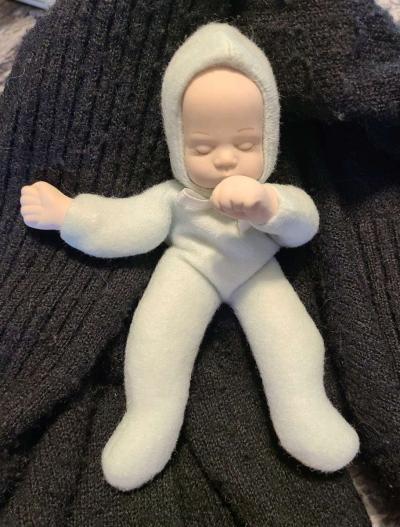 1980 OOAK Vintage SoftBody 7 Porcelain Sleeping Baby Doll  R - Thumbnail 5