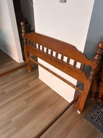 antique spindle full size bed frame - Thumbnail 2