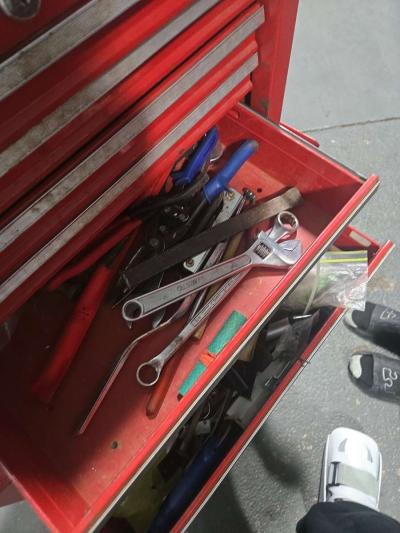 Craftsman tool box on wheels - Thumbnail 2
