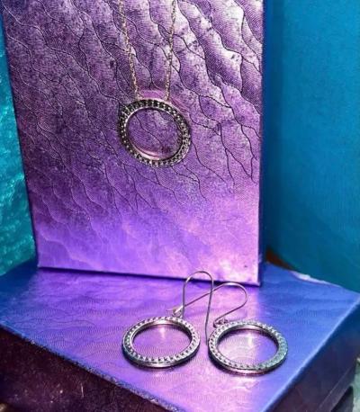 10K Gold Circle Pendant And  Earrings - Thumbnail 4