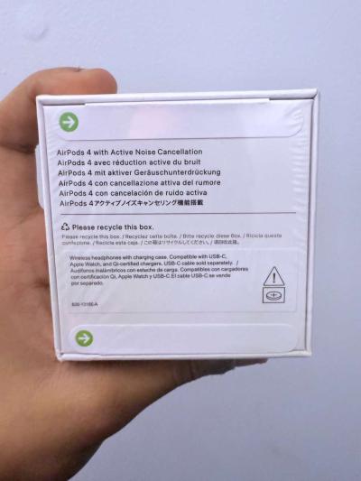 AirPods 4th generation with active noise cancellation SEALED - Thumbnail 2