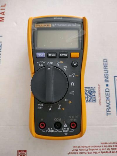 NEW FLUKE117 Digital Multimeter - Thumbnail 4