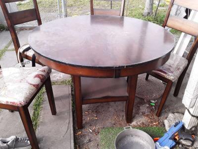 Round Wooden Dining Table 4 chairs - Dade City, Florida