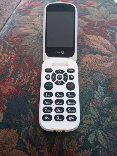 Consumer Cellular Doro Flip Phone