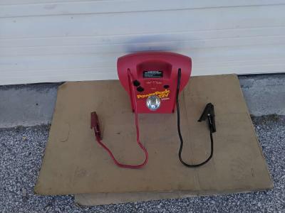 Nice 12 Volt Battery Jump Pack and with Light Like New - Thumbnail 2