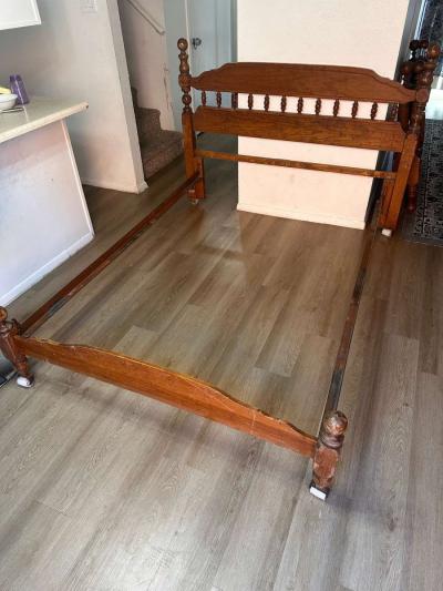 antique spindle full size bed frame - Thumbnail 3