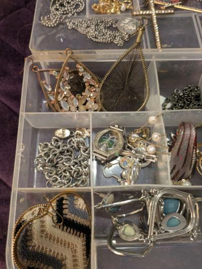 Lot of Womens Jewelry - Thumbnail 2