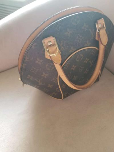 Louis Vuitton purse - Thumbnail 2