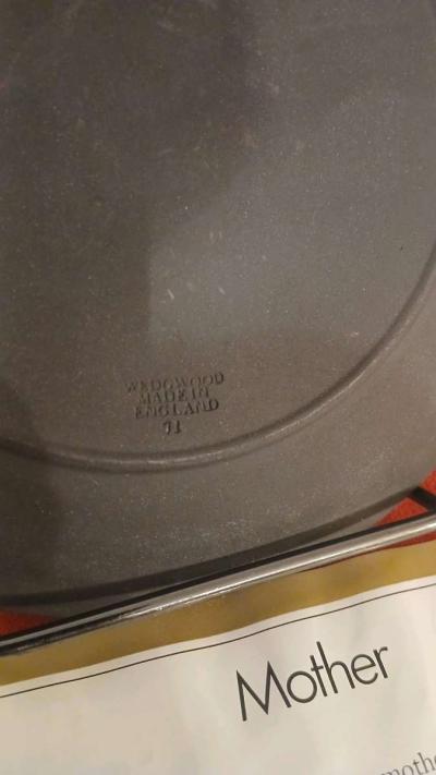 Mother a Black Basalt Plate by Wedgewood - Thumbnail 4