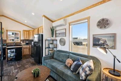 Compact Cabin with 1 bedroom and 1 bathroom with porch - Thumbnail 6