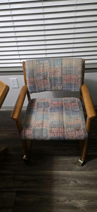 Dinner table - Thumbnail 4