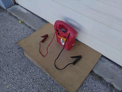 Nice 12 Volt Battery Jump Pack and with Light Like New - Thumbnail 3