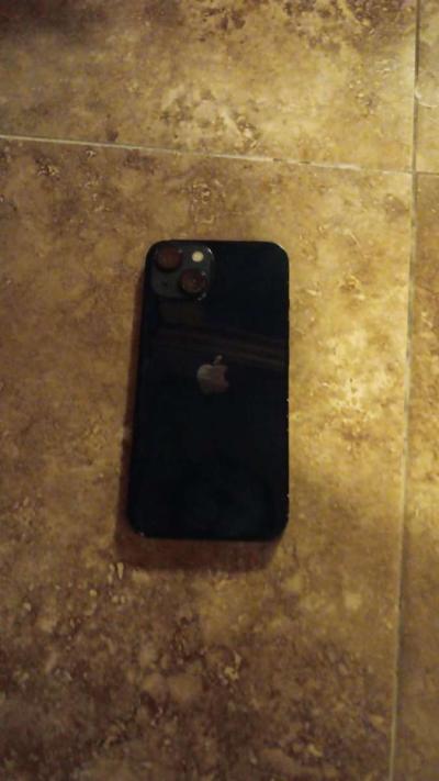 iPhone 13 - Thumbnail 2