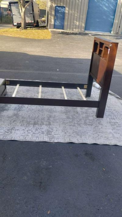 Preowned Twin Size Bed - Thumbnail 2