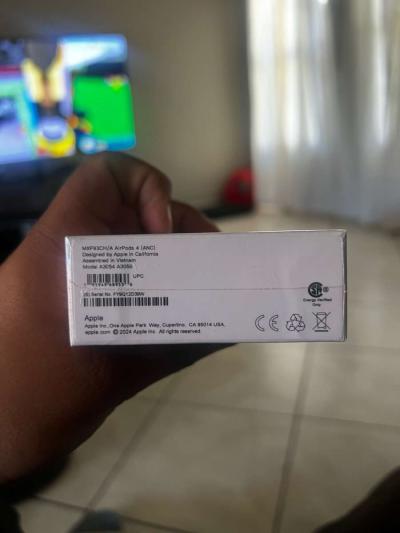 AirPods Gen 4 brand new - Thumbnail 4