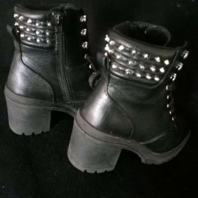 Womens Boots Size 6 and a half - Thumbnail 2