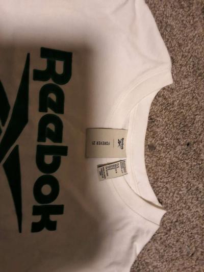 Size Medium Reebok Crop tshirt new with tags - Thumbnail 3