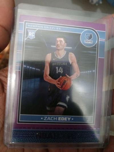 zach edey rookie card in purple - Thumbnail 2