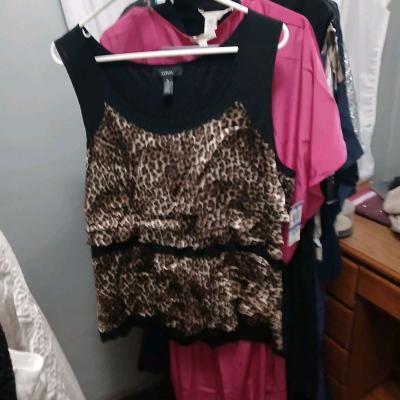 I have sizes 2 to 28 all name brand all brand new - Thumbnail 3