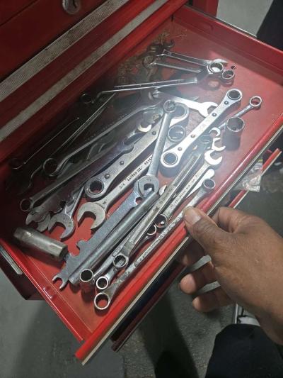 Craftsman tool box on wheels - Thumbnail 3