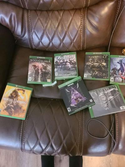 Xbox one with controller and games - Thumbnail 2